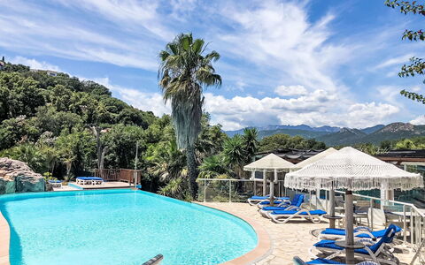 Pinarellu 603: Bleu, Piscine, Recours, Mobilier De Jardin, Eco Hôtel, Hôtel, Balancelle, Parapluie, Ville Resort