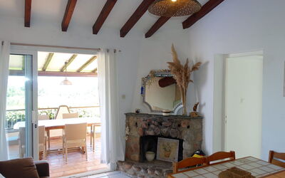 Fium del Cavu 603.3: Propriété, Bois, Design Intérieur, Sol, Tache De Bois, Mur, Salon, Sol, Dur, Faisceau
