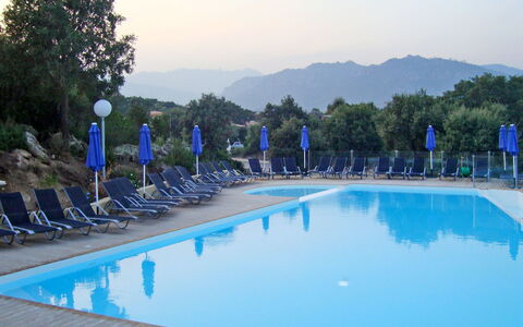 Pinarellu 604: Piscine, Recours, Bleu, L'Eau, Loisir, Ville Resort, Vacances, Arbre, Hôtel, Centre De Loisirs