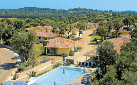 Pinarellu 604: Piscine, Propriété, Village, L'Eau, Maison, Arbre, Tourisme, Vacances, Immobilier, Zone Rurale