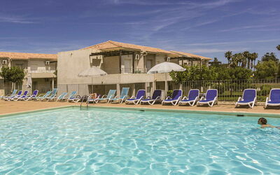 Moriani-Plage 614: L'Eau, Ciel, Propriété, Nuage, Piscine, Chaise, Bleu Azur, Bâtiment, Mobilier De Jardin, Arbre