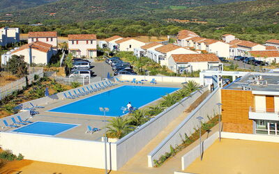 Lozari 605: Piscine, Propriété, Bâtiment, Zone Résidentielle, Ville, Appartement, Immobilier, Recours, Maison, Quartier