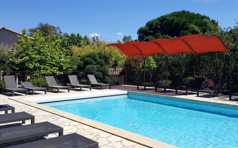 Calvi 610: L'Eau, Ciel, Plante, Propriété, Piscine, Bâtiment, Bleu Azur, Arbre, Ombre, Rectangle