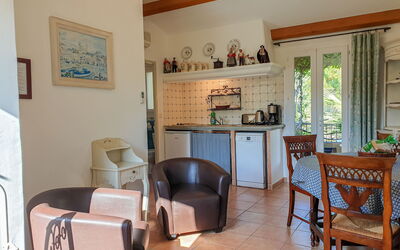 T2 2 Pers 30 32M² 610.1: Meubles, Chaise, Cadre, Table, Bleu Azur, Bois, Design Intérieur, Architecture, Sol, Salon