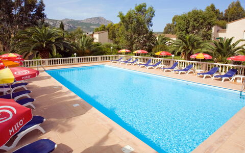 Calvi 612: Meubles, Propriété, Cadre, Bleu Azur, Bois, Éclairage, Design Intérieur, Confort, Sol, Sol