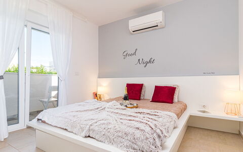 Villa Virtus: Chambre, Meubles, Lit, Propriété, Pièce, Matelas, Design Intérieur, Drap De Lit, Cadre De Lit, Literie