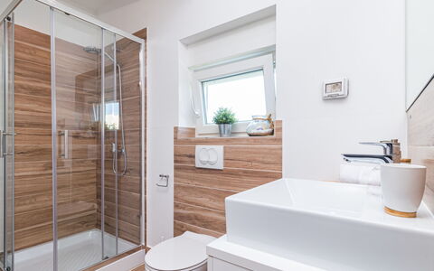 Villa Virtus: Salle De Bains, Propriété, Pièce, Design Intérieur, Immobilier, Sol, Maison, Bâtiment, Tuile, Robinet