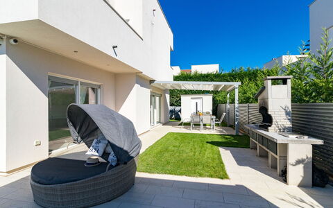 Villa Virtus: Propriété, Architecture, Bâtiment, Maison, Immobilier, Domicile, Appartement, Design Intérieur, Pièce, Conception
