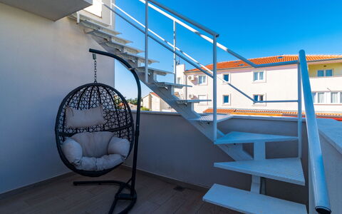 Villa Virtus: Escaliers, Bleu, Balustrade, Architecture, Le Fer, Ciel, Métal, Design Intérieur, Bâtiment, Acier