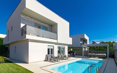 Villa Virtus: Propriété, Maison, Bâtiment, Architecture, Domicile, Immobilier, Piscine, Zone Résidentielle, Villa, Façade