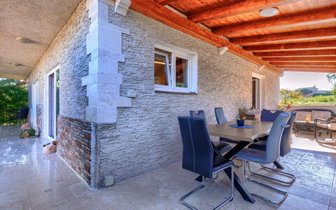 Palma: Plante, Table, Bâtiment, Bois, Fenêtre, Chaise, Design Intérieur, Sol, Sol, Mur