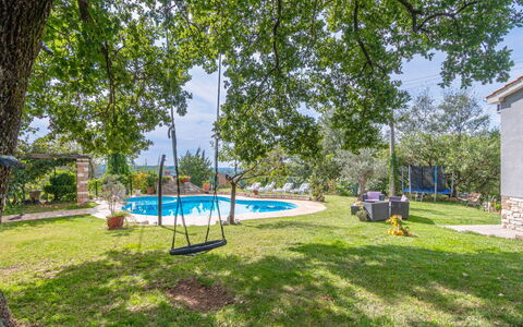 Pazin 615: Bleu, Arbre, Ombre, Jardin, Pelouse, Aménagement Paysager, Arrière-Cour, Biens, Cour, Parc