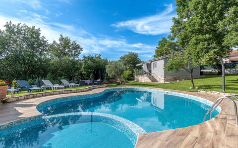 Pazin 615: Bleu, Piscine, Ombre, Recours, Jardin, Mobilier De Jardin, Aménagement Paysager, Arrière-Cour, Eco Hôtel, Caractéristique De L'Eau