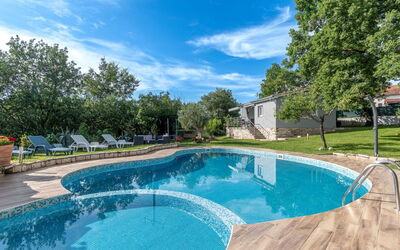 Pazin 615: Bleu, Piscine, Ombre, Recours, Jardin, Mobilier De Jardin, Aménagement Paysager, Arrière-Cour, Eco Hôtel, Caractéristique De L'Eau