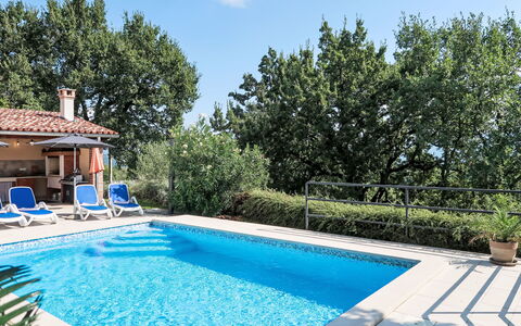 Mariva: L'Eau, Plante, Piscine, Ciel, Bleu Azur, Nuage, Ombre, Arbre, Herbe, Paysage Naturel