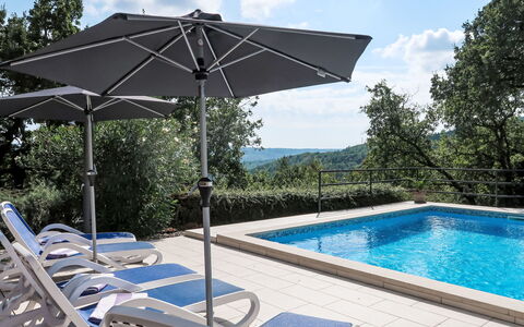 Mariva: L'Eau, Ciel, Nuage, Plante, Piscine, Ombre, Arbre, Bleu Azur, Parapluie, Mobilier De Jardin