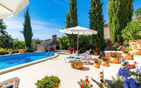 Poreč 606: L'Eau, Plante, Fleur, Ciel, Propriété, Bleu, Vert, La Nature, Piscine, Bleu Azur