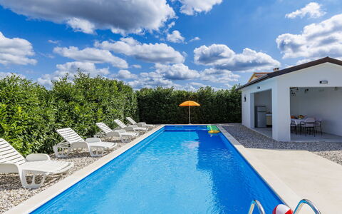 Jurican: Bleu, Piscine, Composite, Loisir, Ombre, Eco Hôtel, Biens, Aménagement Paysager, Conception, Recours