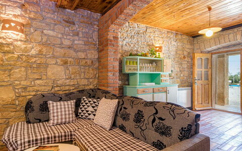 Vera: Meubles, Propriété, Table, Canapé, Cadre, Bois, Design Intérieur, Éclairage, Salon, Architecture