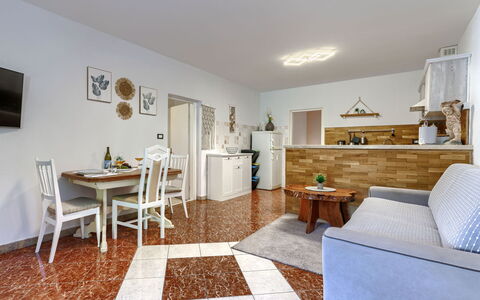 Viliam: Meubles, Design Intérieur, Sol, Sol, Bois, Plafond, Canapé, Pièce, Éclairage, Salon