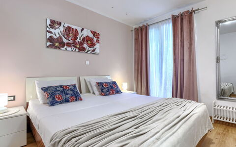 Viliam: Meubles, Design Intérieur, Lit, Bois, Sol, Chambre, Pièce, Sol, Textile, Drap De Lit
