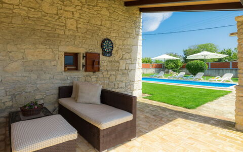 Bozac: Propriété, Pièce, Bâtiment, Maison, Design Intérieur, Meubles, Mur, Immobilier, Domicile, Architecture