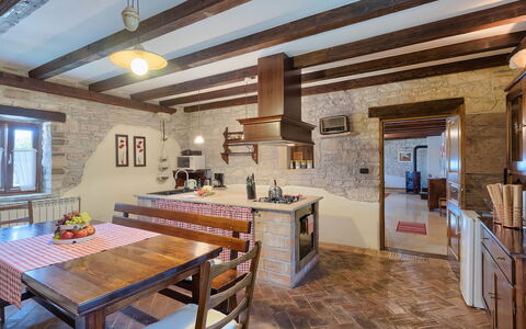 Bozac: Table, Meubles, Bois, Design Intérieur, Chaise, Éclairage, Cuisine, Faisceau, Fenêtre, Sol