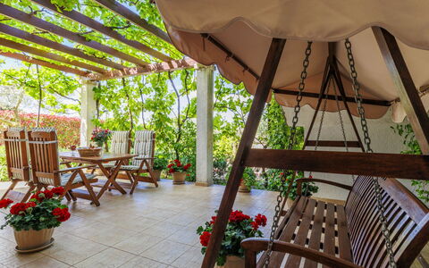 Rovinj 712: Meubles, Bois, Mobilier De Jardin, Chaise, Table, Pot De Fleur, Tableau De Plein Air, Ombre, Jardin