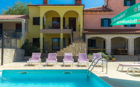 Gracije: Propriété, Maison, Bâtiment, Piscine, Immobilier, Villa, Domicile, Vacances, Biens, Loisir
