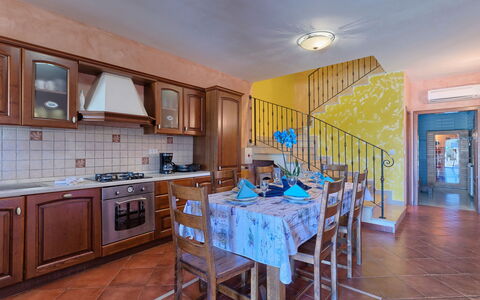 Gracije: Pièce, Propriété, Meubles, Bâtiment, Immobilier, Cuisine, Design Intérieur, Cabinetry, Sol, Comptoir