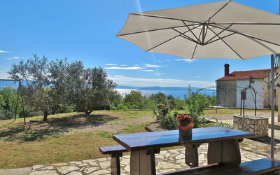 Labin 752: Ciel, Plante, Table, Propriété, Communauté Des Plantes, Bâtiment, La Nature, Bleu Azur, Ombre, Parapluie