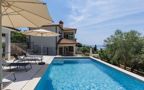 Ester: Piscine, Bleu, Zone Résidentielle, Recours, Maison, Loisir, Balcon, Mobilier De Jardin, Eco Hôtel, Balancelle