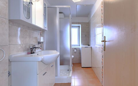 Labin 757: Lavabo, Salle De Bains, Luminaire Plomberie, Sol, Design Intérieur, Sol, Évier, Robinet, Plomberie, Pièce