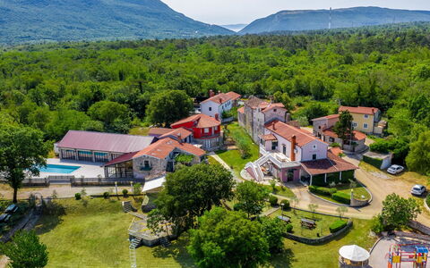 Labin 757: Plante, Ciel, Montagne, La Nature, Paysage Naturel, Arbre, Maison, Bâtiment, Lot Terre, Chalet