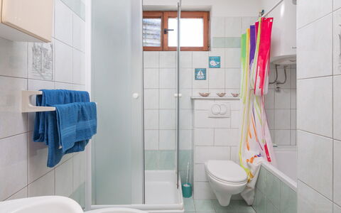 Kos: Luminaire Plomberie, Propriété, Toilette, Siège De Toilette, Violet, Salle De Bains, Design Intérieur, Sol