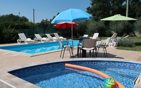 Kos: L'Eau, Propriété, Parapluie, Piscine, Ciel, Bleu Azur, Plante, Arbre, Ombre, Mobilier De Jardin