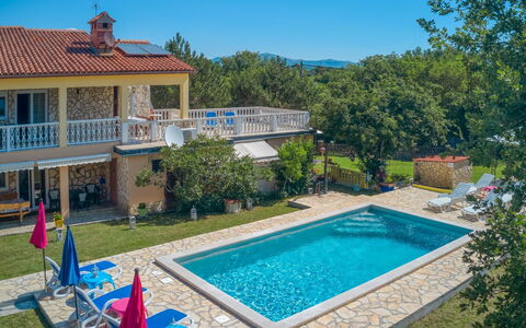 Lola: Propriété, Piscine, Maison, Immobilier, Bâtiment, Villa, Biens, Loisir, Domicile, Arrière-Cour