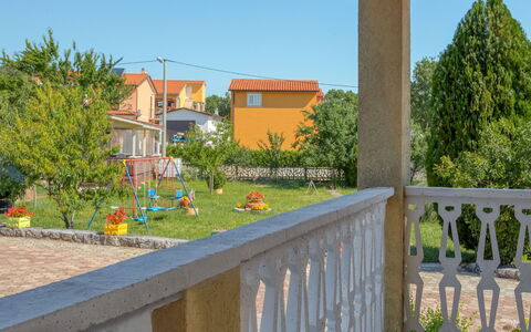 Lola: Propriété, Zone Résidentielle, Immobilier, Maison, Bâtiment, Architecture, Botanique, Jardin, Arbre, Lot Terre