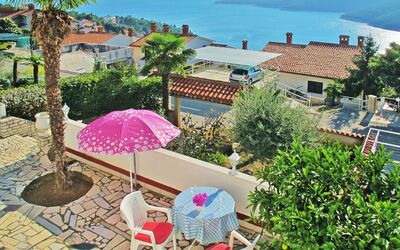 Rabac 627: Propriété, Parapluie, Vacances, Maison, Tourisme, Recours, Immobilier, Été, Appartement, Arbre