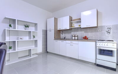 Katarina 638.2: Sol, Design Intérieur, Sol, Plafond, Pièce, Meubles, Cabinetry, Cuisine, Principaux Appliance, Appartement