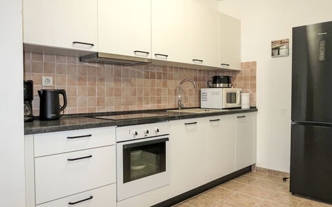 Marija: Appareil De Cuisine, Comptoir, Cuisine, Principaux Appliance, Sol, Cabinetry, Bois, Design Intérieur, Sol, Cuisinière