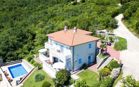 Mošćenička Draga 613: Photographie Aérienne, Propriété, Maison, Vue Du Ciel, Immobilier, Bâtiment, Biens, Architecture, La Photographie, Toit