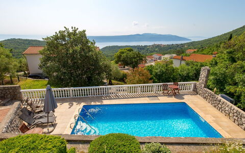 Mošćenička Draga 613: Ciel, Plante, L'Eau, Propriété, Botanique, Bâtiment, La Nature, Bleu Azur, Piscine, Arbre