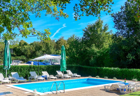 Krk Malinska 632: L'Eau, Plante, Ciel, Propriété, Piscine, Arbre, Bleu Azur, Nuage, Ombre, Mobilier De Jardin