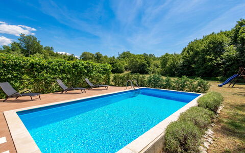 Glavotok: L'Eau, Nuage, Ciel, Piscine, Plante, La Nature, Bleu Azur, Rectangle, Ombre, Arbre