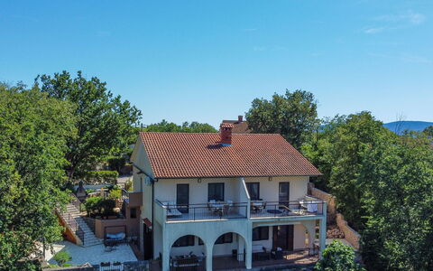 Krk Krk 664: Zone Résidentielle, Maison, Domicile, Toit, Chalet, Zone Rurale, Biens, Banlieue, Balcon, Hacienda