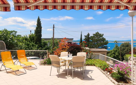 Manestar: Propriété, Immobilier, Patio, Domicile, Bâtiment, Maison, Meubles, Arrière-Cour, Pièce, Toit