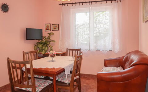 Manestar: Pièce, Meubles, Propriété, Salle À Manger, Design Intérieur, Table, Bâtiment, Sol, Table Cuisine Et Salle A Manger, Mur