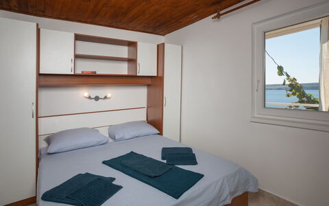Fister: Lit, Chambre, Pièce, Meubles, Propriété, Drap De Lit, Cadre De Lit, Design Intérieur, Bâtiment, Maison