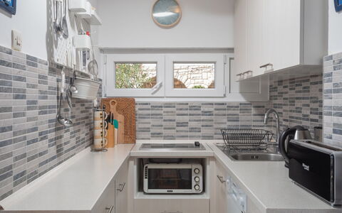 Fister: Comptoir, Propriété, Pièce, Blanc, Cuisine, Cabinetry, Design Intérieur, Bâtiment, Meubles, Maison